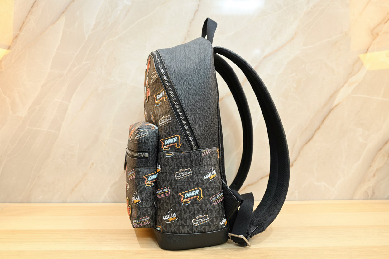 حقيبة ظهر مايكل كورس كوبر مزينة بشعار العلامة التجارية - أسود