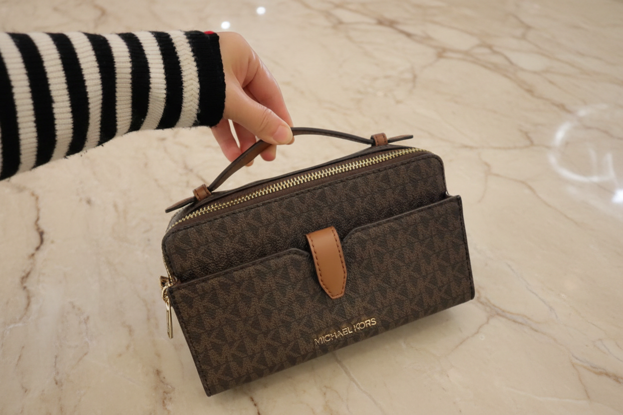 MICHAEL KORS JET SET ITEM DOUBLE ZIP SMARTPHONE CROSSBODY - SIGNATURE BROWN