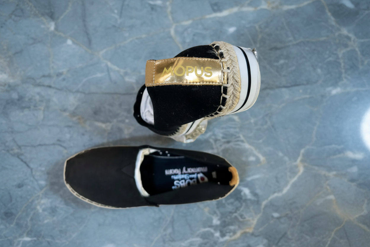 SKECHERS - SIZE 6