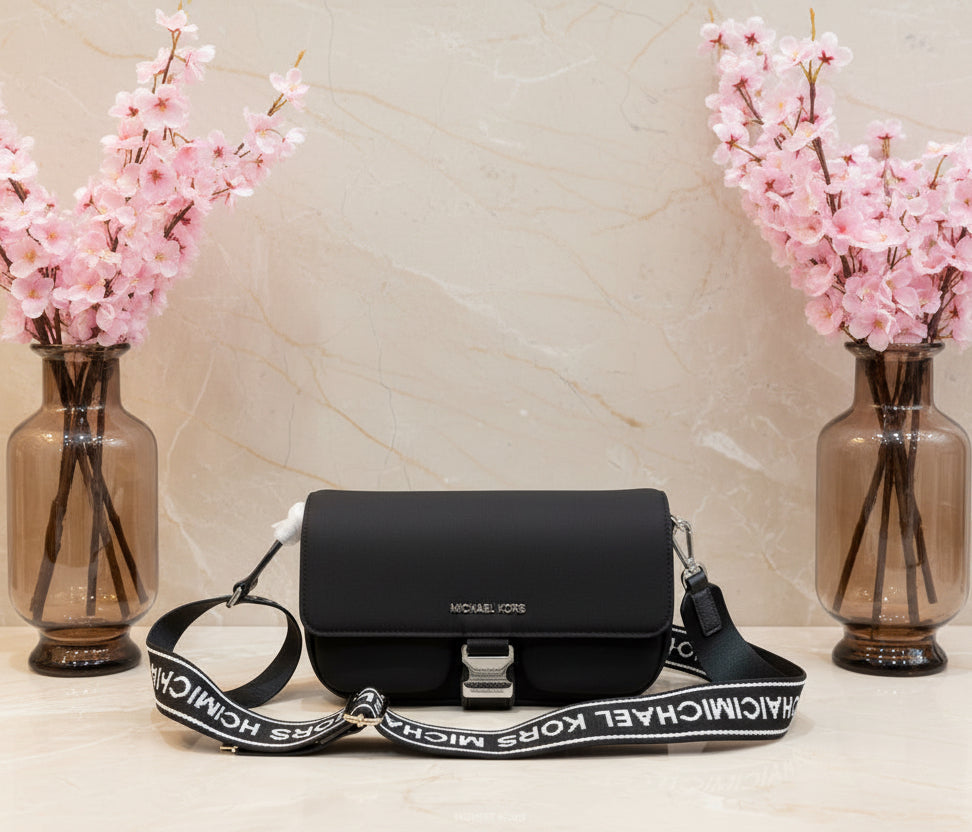 MICHAEL KORS KHAI MEDIUM DOUBLE POCKET FLAP MESSENGER