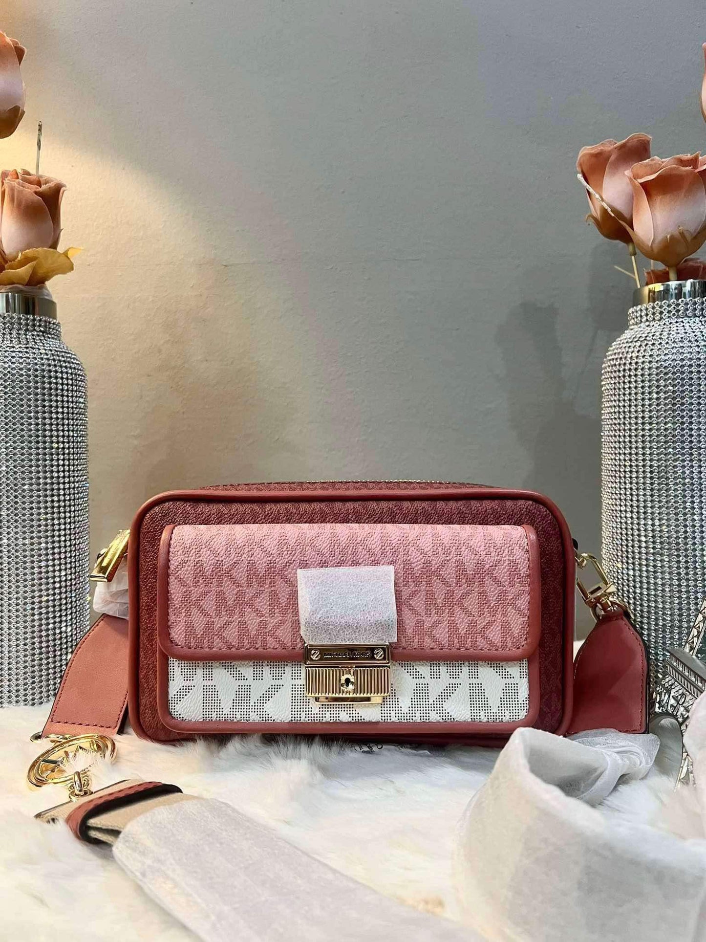 MICHAEL KORS SIGNATURE BRADSHAW POCKET CAMERA CROSSBODY BAG - CINNAMON MULTI ( BOUTIQUE STORE )