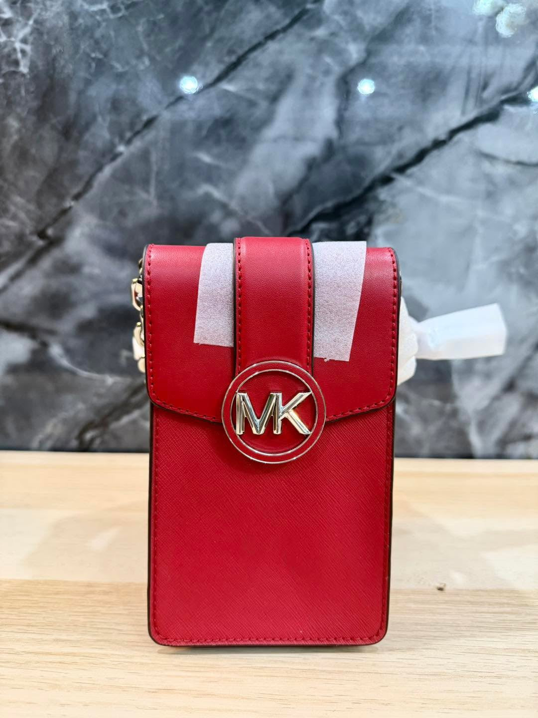 MICHAEL KORS CARMEN SMARTPHONE CROSSBODY - RED
