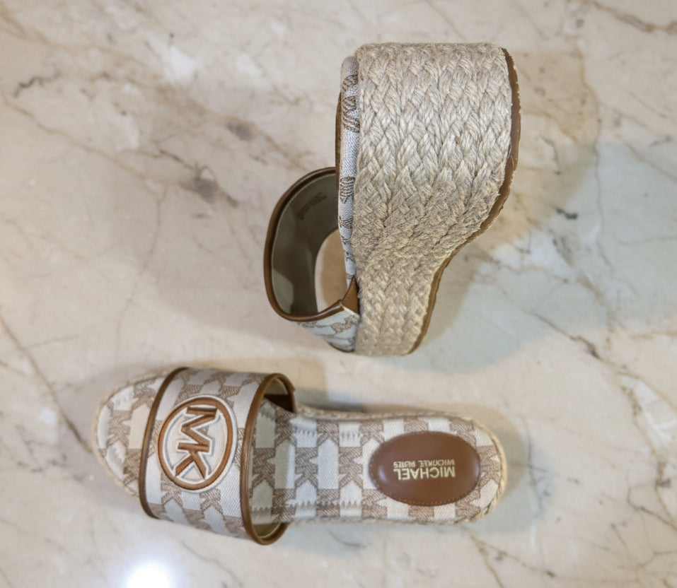 MICHAEL KORS INDIRA WEDGE - JACQUARD BEIGE SIZE 6 CAN FIT TO SIZE 6.5