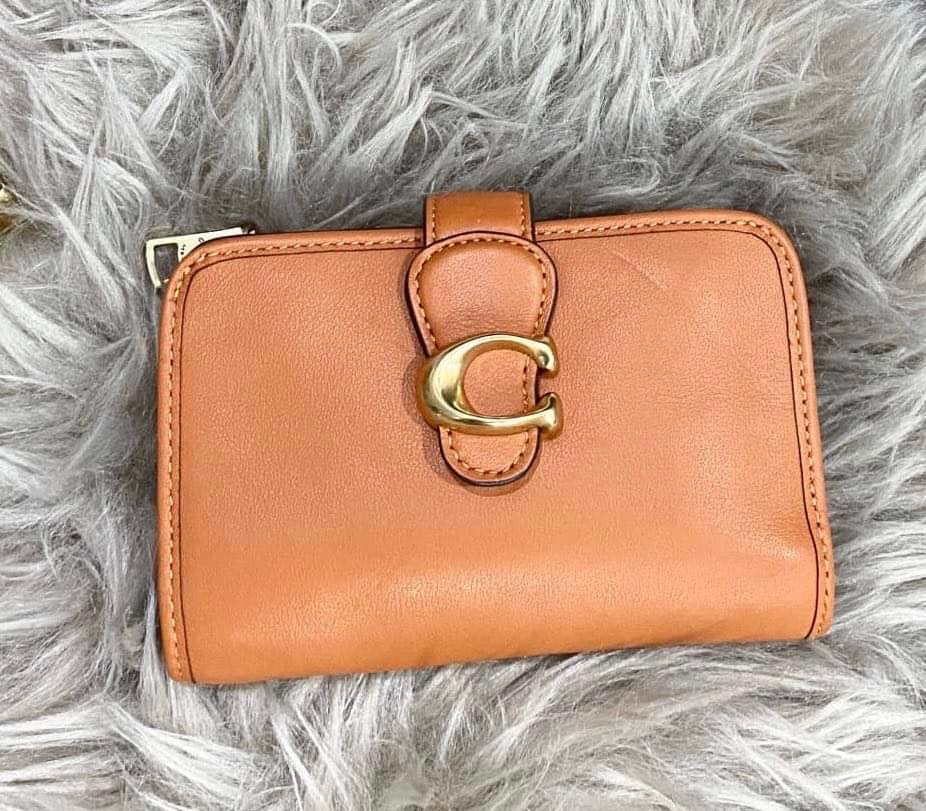 تخفيضات هائلة ‼️‼️ حقيبة كوتش متوسطة الحجم قابلة للطي بسحاب في الزاوية (من متجر بوتيك) بها طية - بدون بطاقة السعر