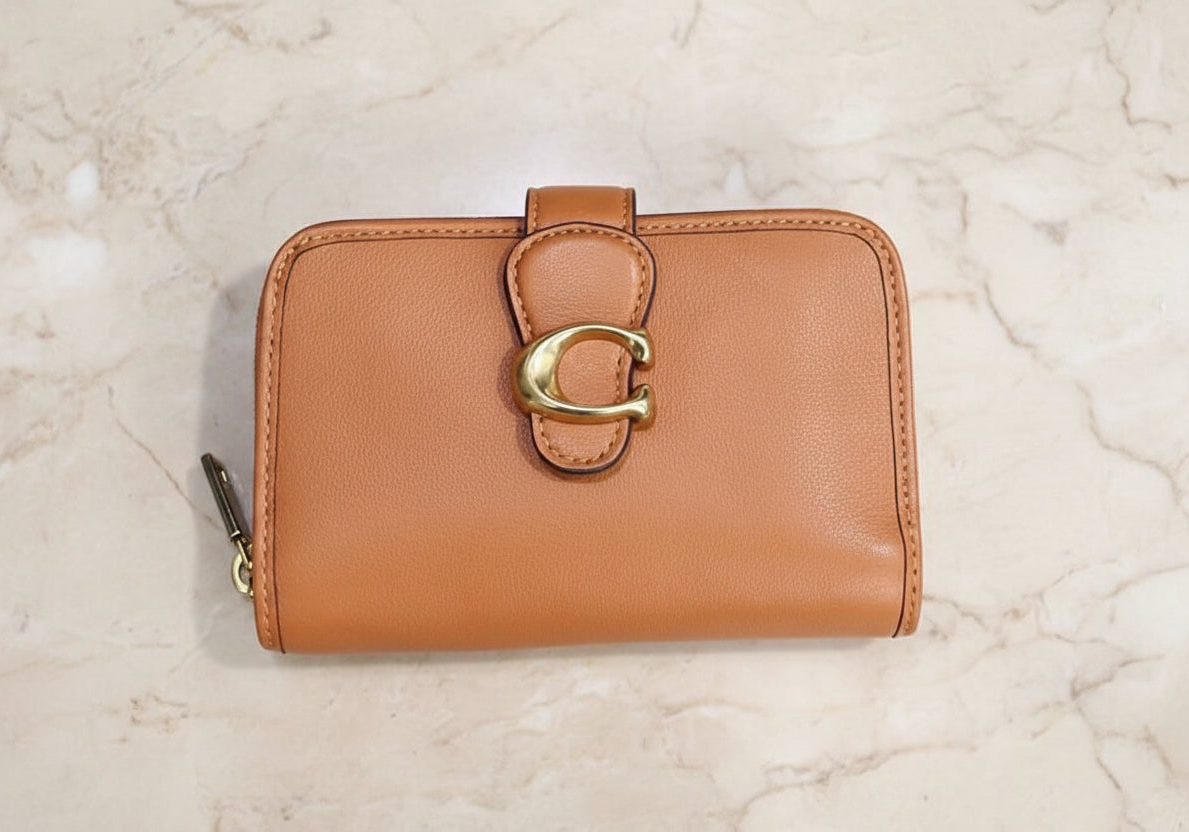 SALE ‼️‼️COACH TABBY MEDIUM BIFOLD CORNER ZIP COIN ( FROM BOUTIQUE STORE ) WITH CREASE -