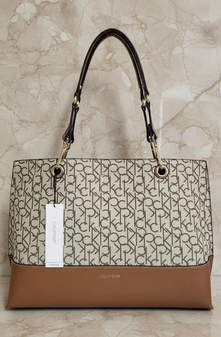 CALVIN KLEIN TOTE IN SIGNATURE LOGO BEIGE/BROWN- XL OPEN WITH LARGE ZIP POUCH & LONG STRAP