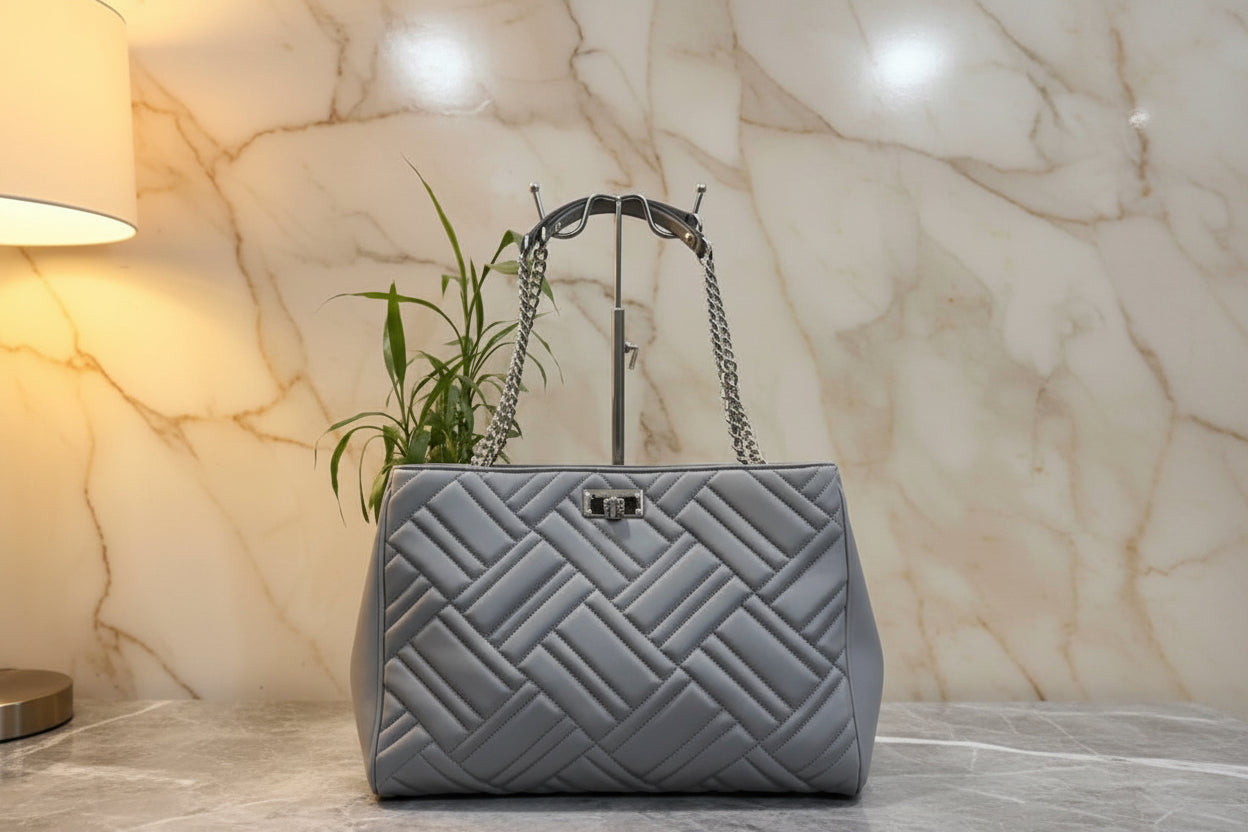 MICHAEL KORS PEYTON QUILTED LARGE CHAIN LINK TOTE CONVERTIBLE - PEARL GRAY