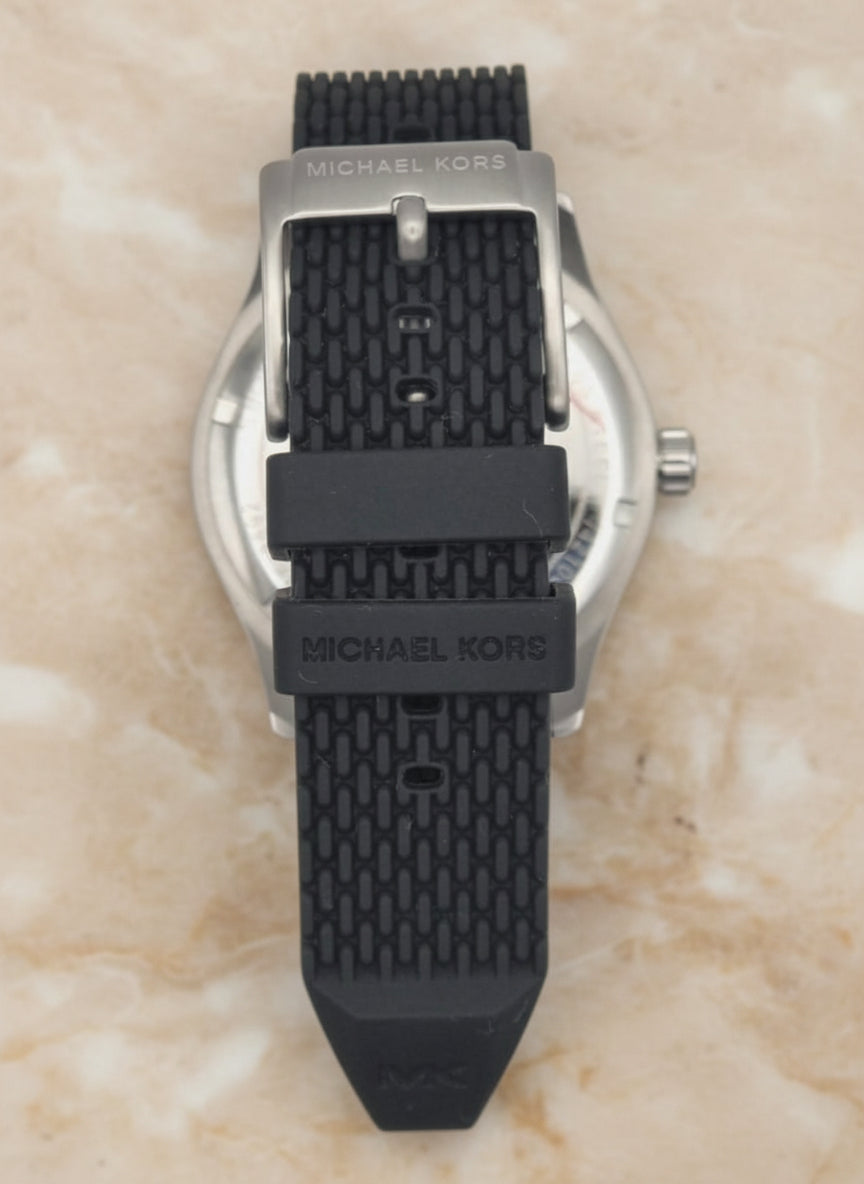 ساعة مايكل كورس لايتون الرجالية المصنوعة من السيليكون الأسود