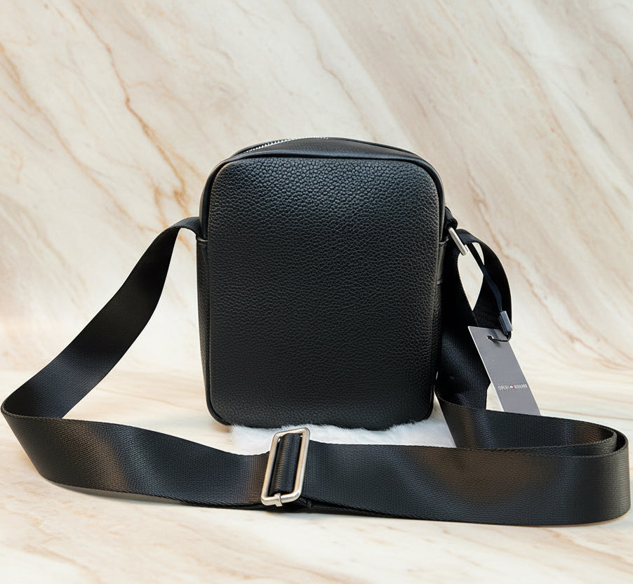 حقيبة كروس بودي صغيرة للرجال من تومي هيلفيغر -