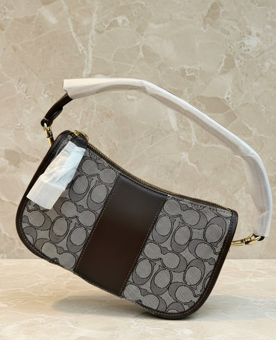 تخفيضات هائلة! ‼️‼️ حقيبة يد من قماش الجاكار من ماركة كوتش - بدون بطاقة السعر