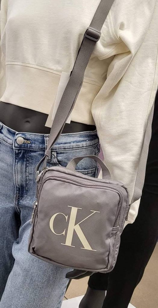 CALVIN KLEIN SPORT ESSENTIAL CAMERA BAG 17 - GRAY