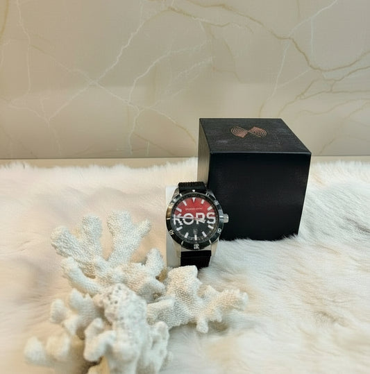 ساعة مايكل كورس لايتون الرجالية المصنوعة من السيليكون الأسود