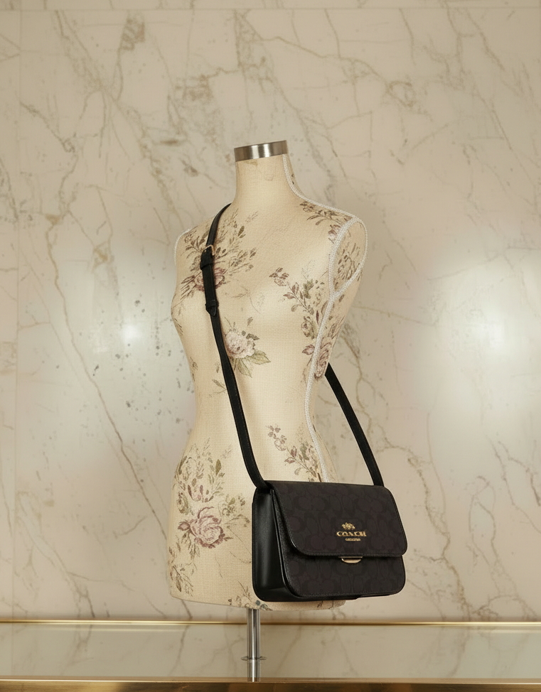 حقيبة كوتش برين فليب من قماش الكانفاس المميز باللونين البني والأسود