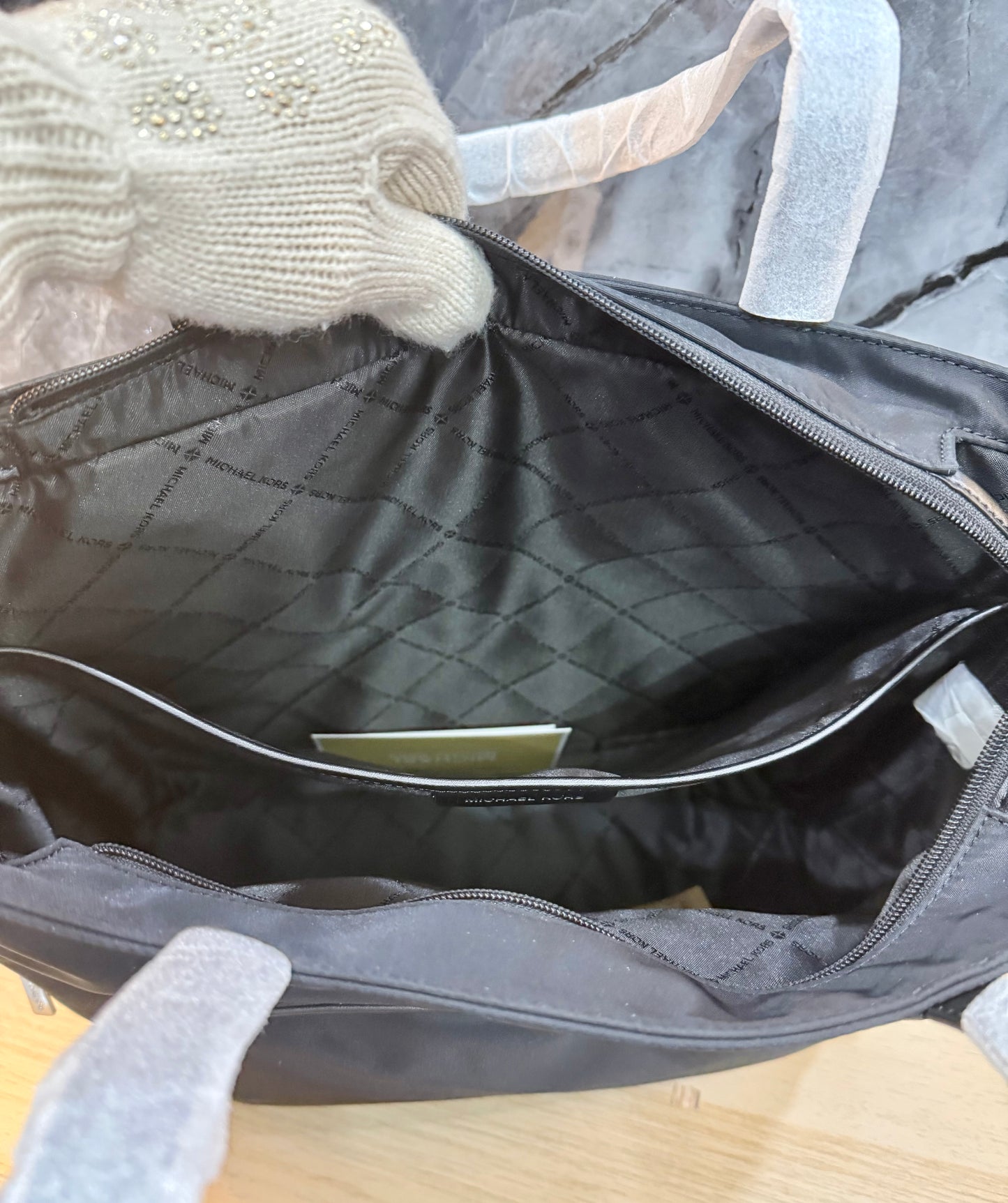 حقيبة مايكل كورس كاي للكمبيوتر المحمول - كبيرة - سوداء