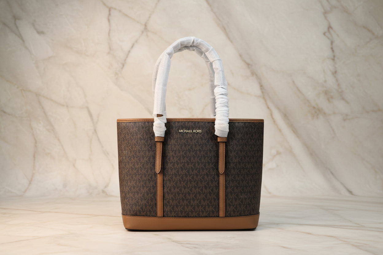 MICHAEL KORS JET SET TRAVEL ZIP TOTE IN SIGNATURE LOGO BROWN - MEDIUM