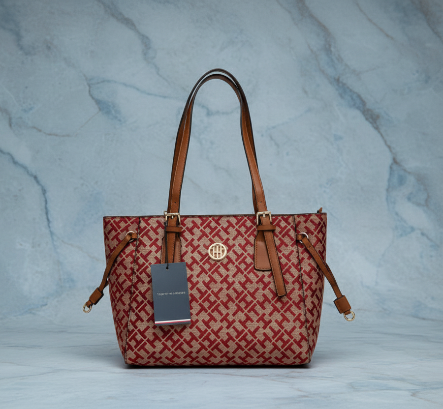 حقيبة تومي هيلفيغر