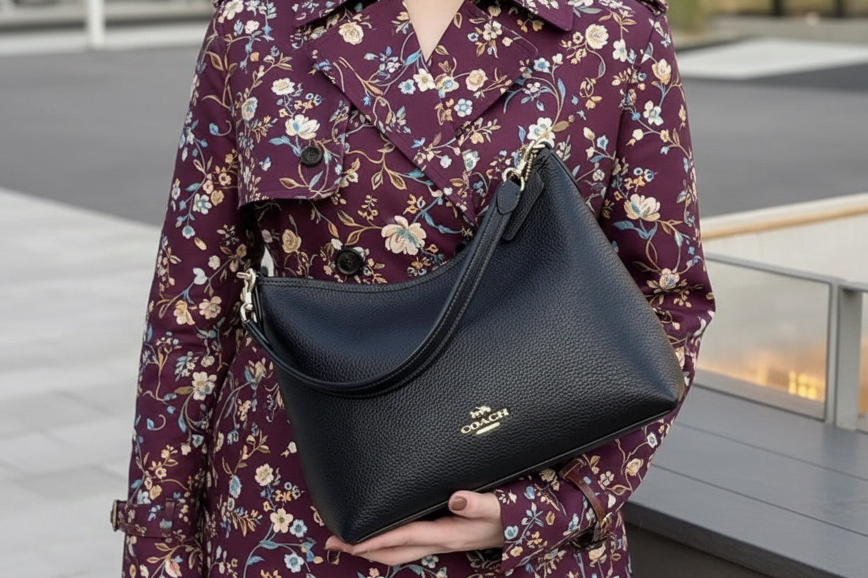 حقيبة كوتش متوسطة الحجم بلون الغار - أسود