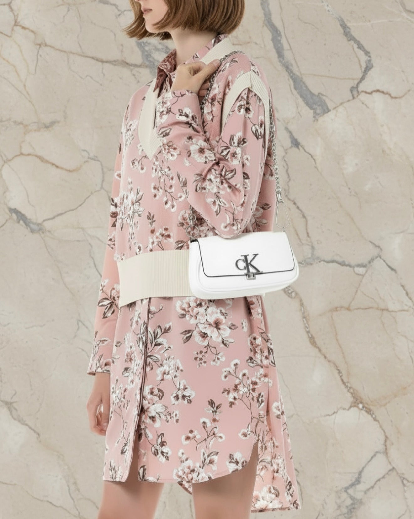 CALVIN KLEIN CHAIN CROSSBODY BAG - SILVER BIRCH