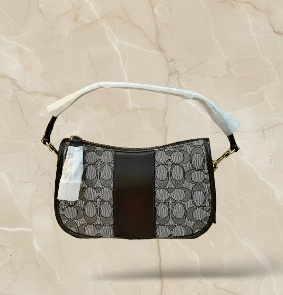 تخفيضات هائلة! ‼️‼️ حقيبة يد من قماش الجاكار من ماركة كوتش - بدون بطاقة السعر