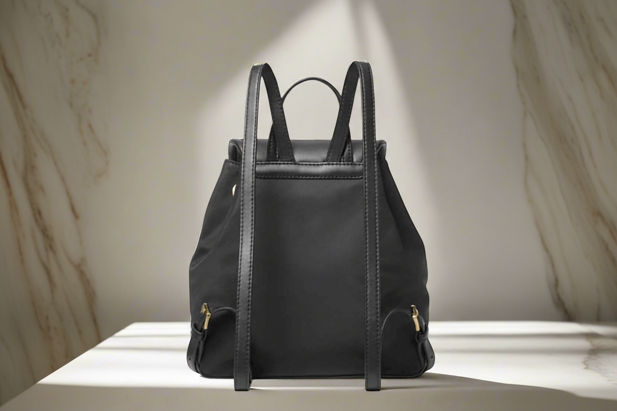 حقيبة ظهر صغيرة من مايكل كورس، مصنوعة من النايلون - أسود