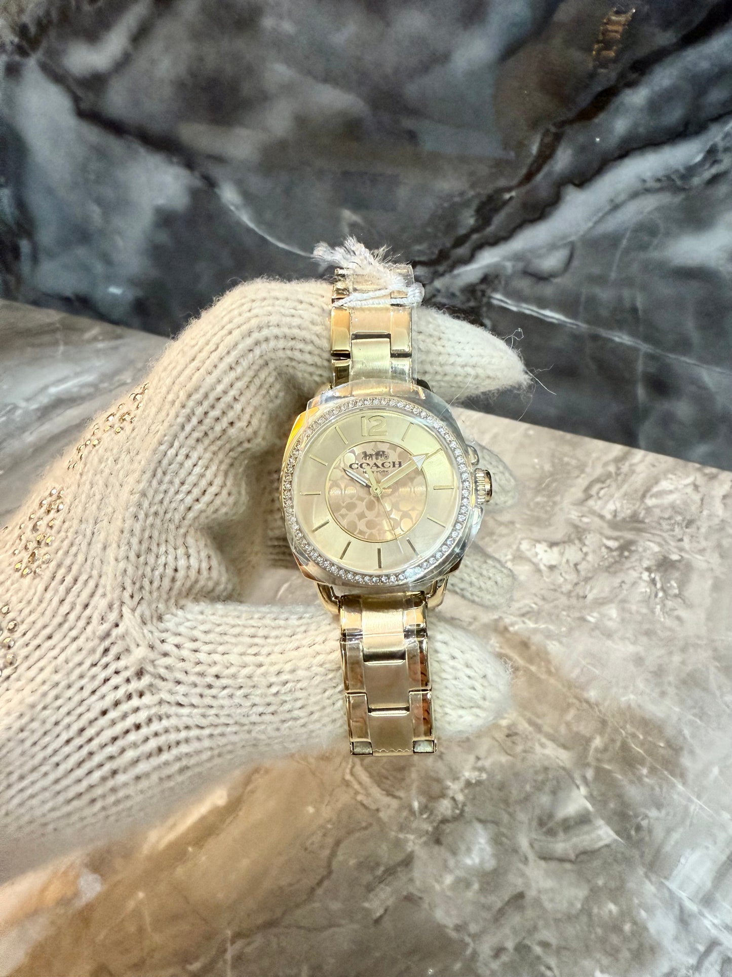 ساعة كوتش بوي فريند ذهبية من الفولاذ المقاوم للصدأ