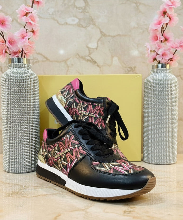MICHAEL KORS TRAINER SHOES SIZE 5.5 CAN FIT TO SIZE 5