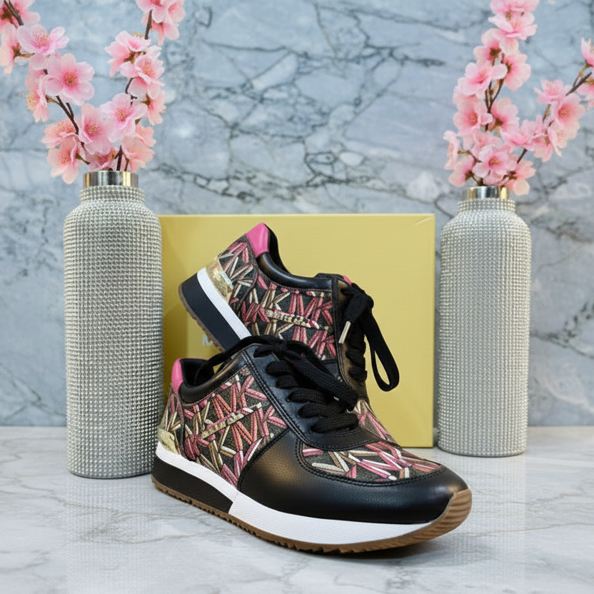 MICHAEL KORS TRAINER SHOES SIZE 5.5 CAN FIT TO SIZE 5