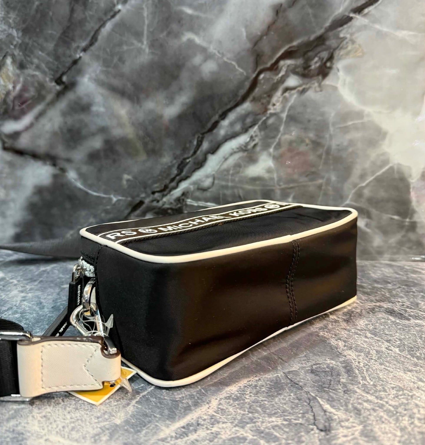 MICHAEL KORS NWT KENLY CAMERA BAG DOUBLE ZIP - NYLON