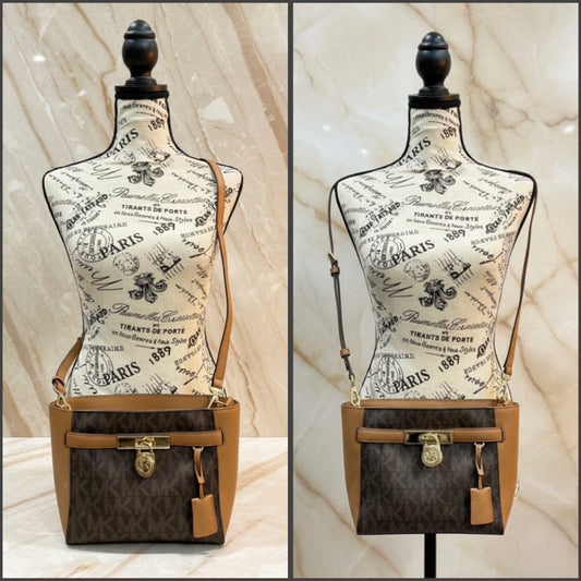 MICHAEL KORS TOP ZIP HAMILTON TRAVELLER MESSENGER BAG SMALL - SIG BROWN