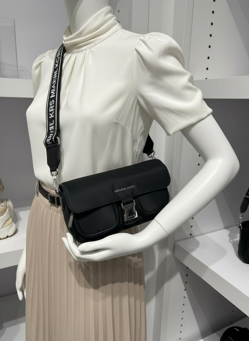 حقيبة مايكل كورس كاي متوسطة الحجم بجيبين وغطاء قلاب