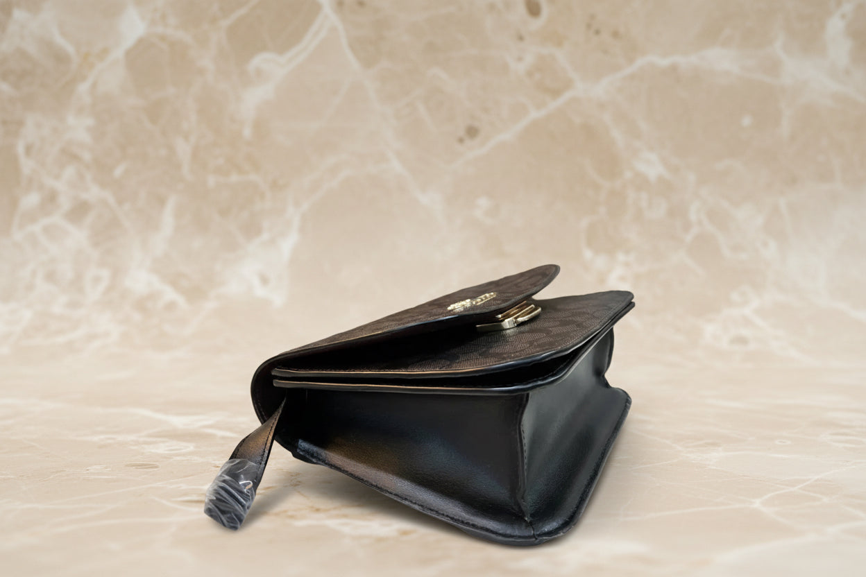 حقيبة كوتش برين فليب من قماش الكانفاس المميز باللونين البني والأسود