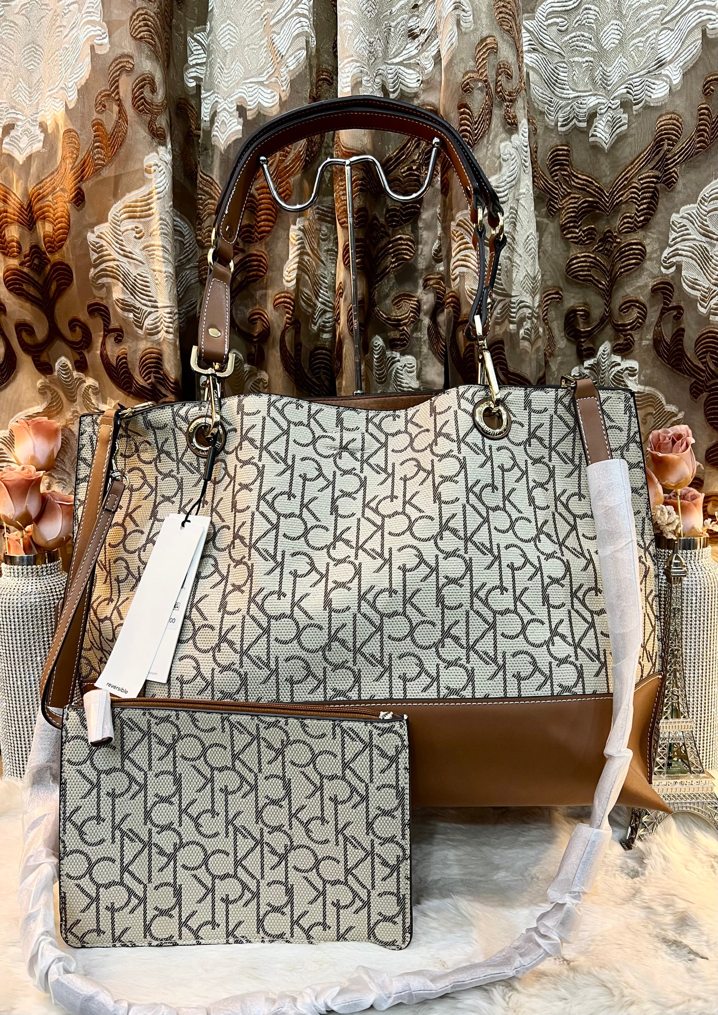 CALVIN KLEIN TOTE IN SIGNATURE LOGO BEIGE/BROWN- XL OPEN WITH LARGE ZIP POUCH & LONG STRAP