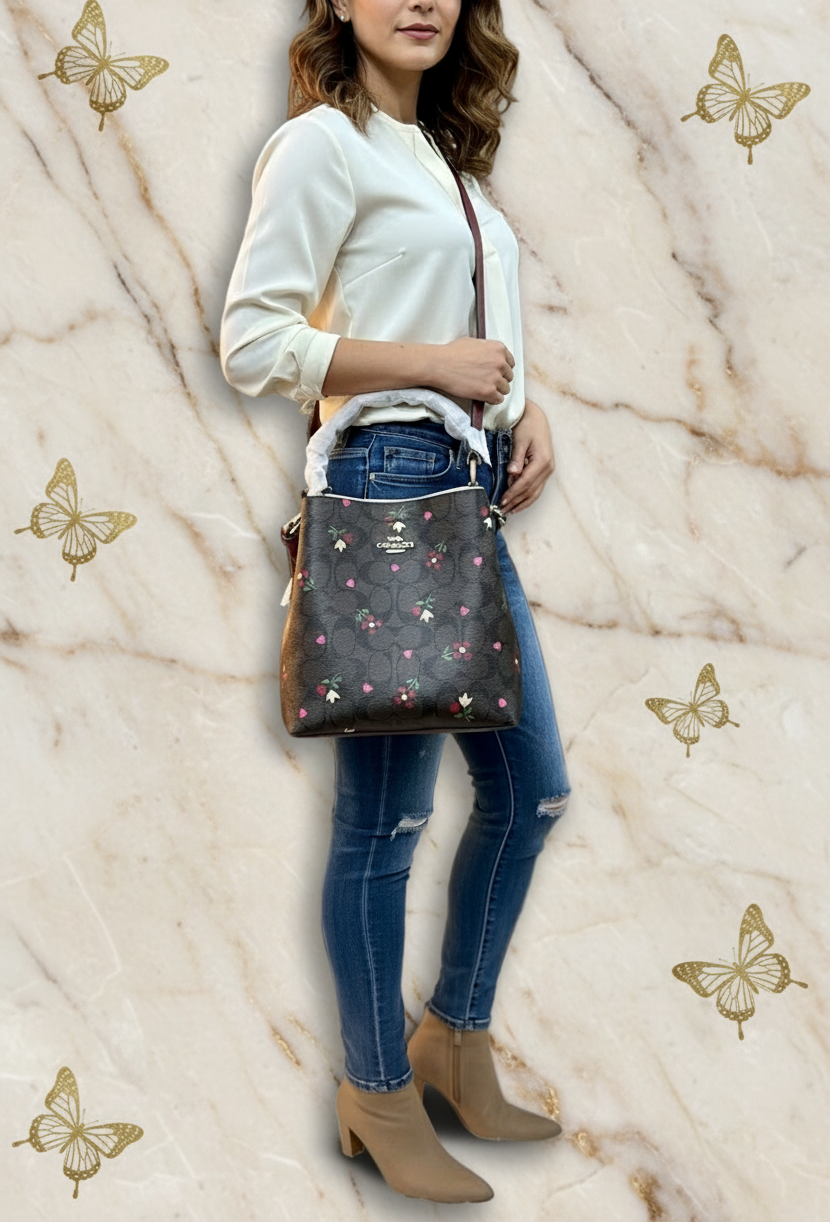 COACH SMALL TOWN BUCKET IN SIGNATURE CANVAS WITH HEART PETAL PRINT