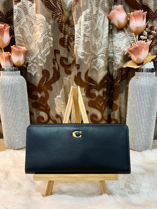 تخفيضات! محفظة كوتش إسينشال سليم طويلة (من متجر بوتيك - قطعة عرض) بدون بطاقة تعريف