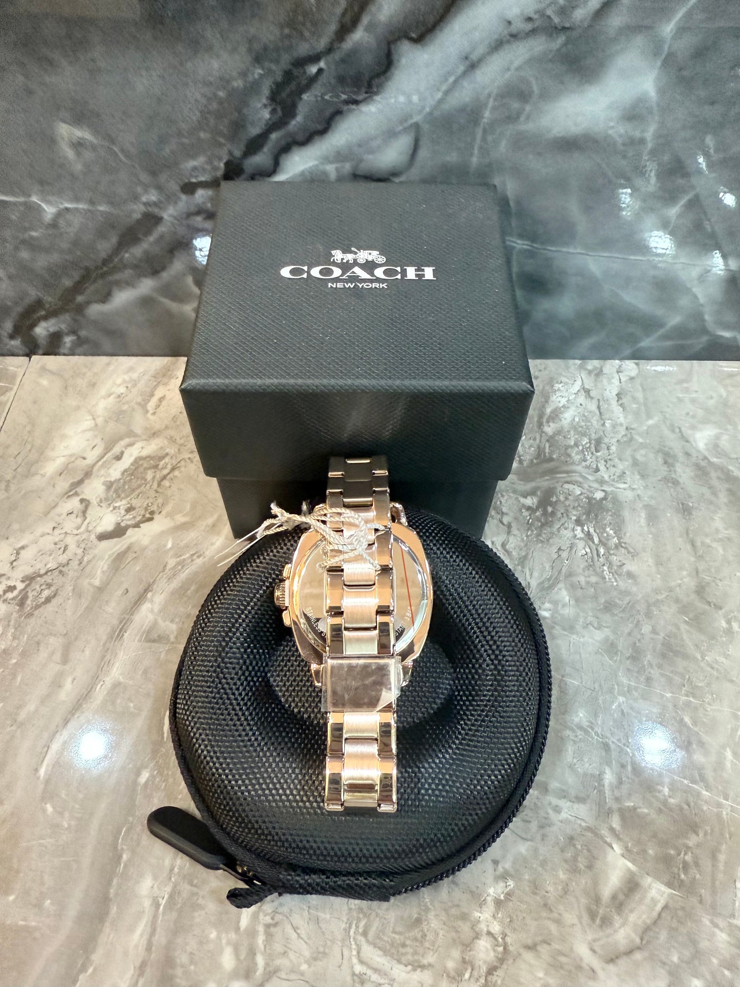 ساعة كوتش بوي فريند من الفولاذ المقاوم للصدأ بلون القرنفل