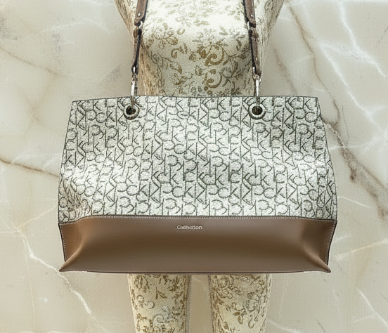 CALVIN KLEIN TOTE IN SIGNATURE LOGO BEIGE/BROWN- XL OPEN WITH LARGE ZIP POUCH & LONG STRAP