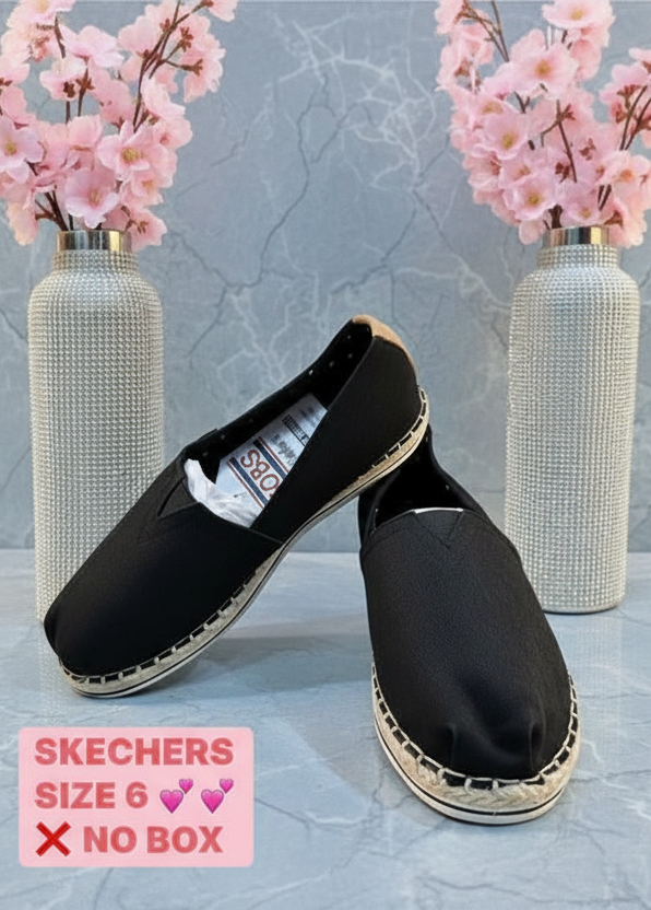 SKECHERS - SIZE 6