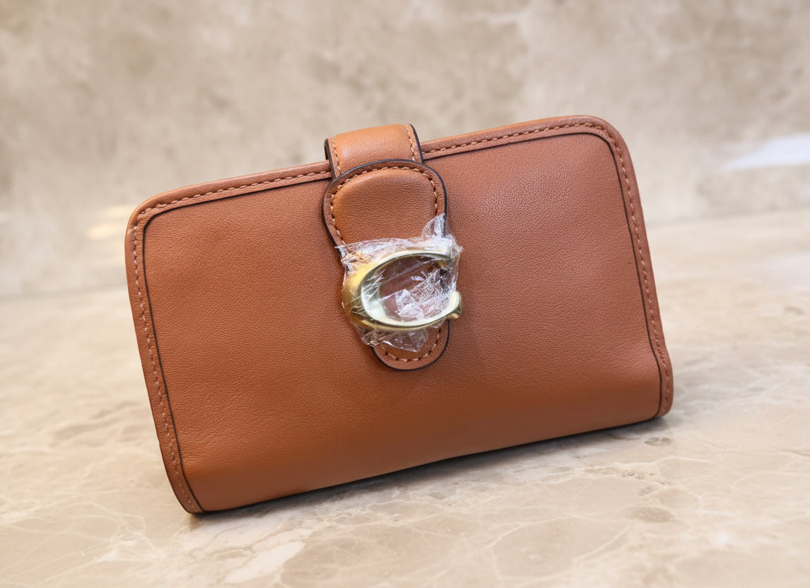 SALE ‼️‼️COACH TABBY MEDIUM BIFOLD CORNER ZIP COIN ( FROM BOUTIQUE STORE ) WITH CREASE -
