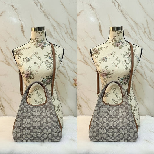 كوتش لانا بتوقيع جاكار