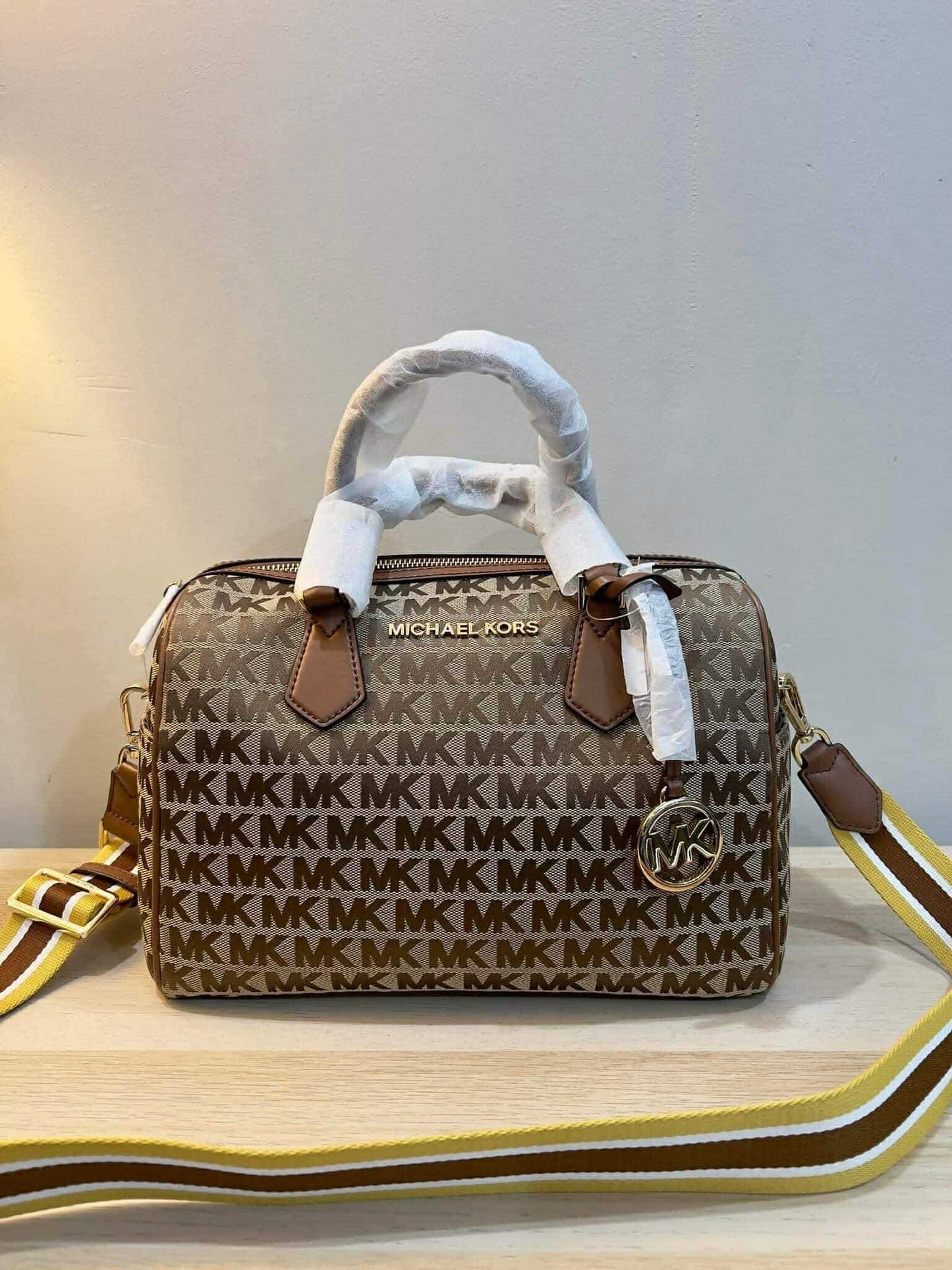 BUNDLE ‼️ MICHAEL KORS BEDFORD DUFFLE LARGE IN SIGNATURE JACQUARD & MEDIUM BIFOLD CORNER ZIP WALLETS