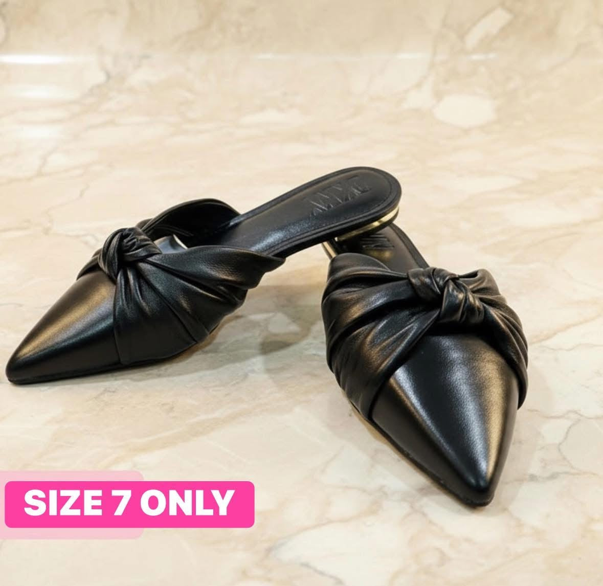 DKNY FLAT SHOES - BLACK