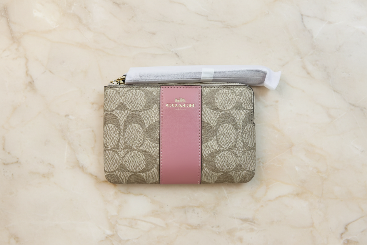 COACH SMALL CORNER SINGLE ZIP WRISTLET - SIGNATURE LIGHT KHAKI PINK