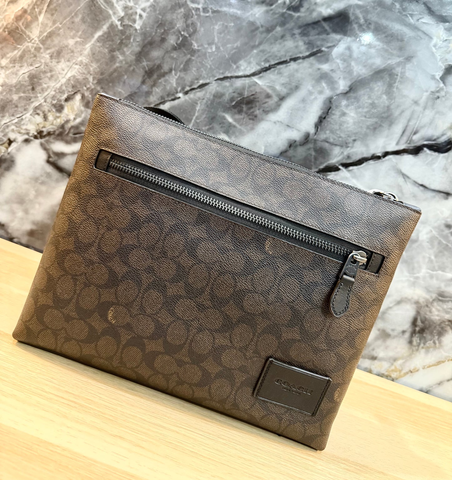 COACH DISCTRICT CROSSBODY BAG IN SIGNATURE CANVAS - MAHOGANY COLOR