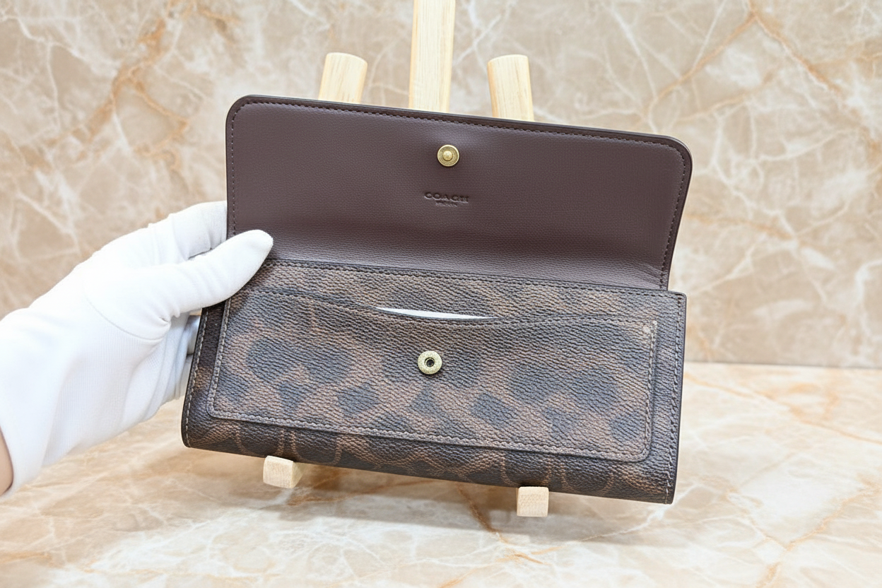 SALE‼️COACH MILA LONG SLIM FLAP WALLET ( FR. BOUTIQUE STORE - DISPLAY ITEM )