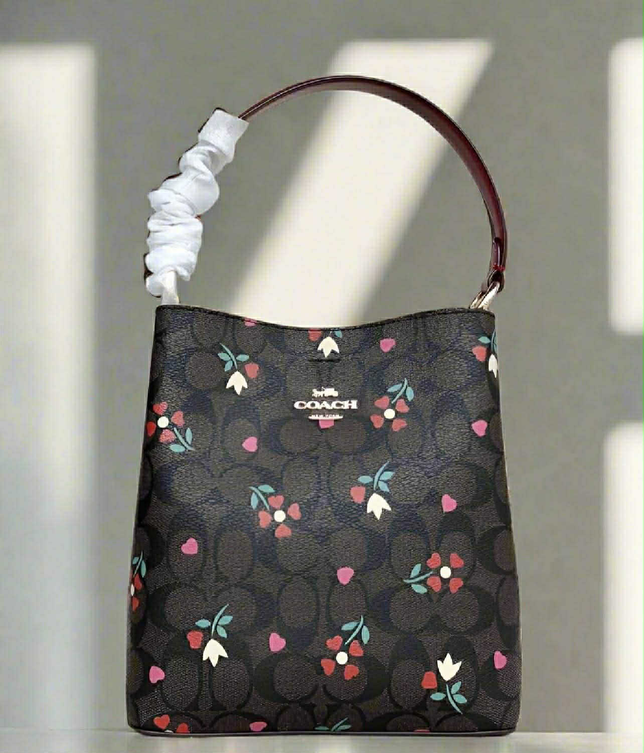 COACH SMALL TOWN BUCKET IN SIGNATURE CANVAS WITH HEART PETAL PRINT