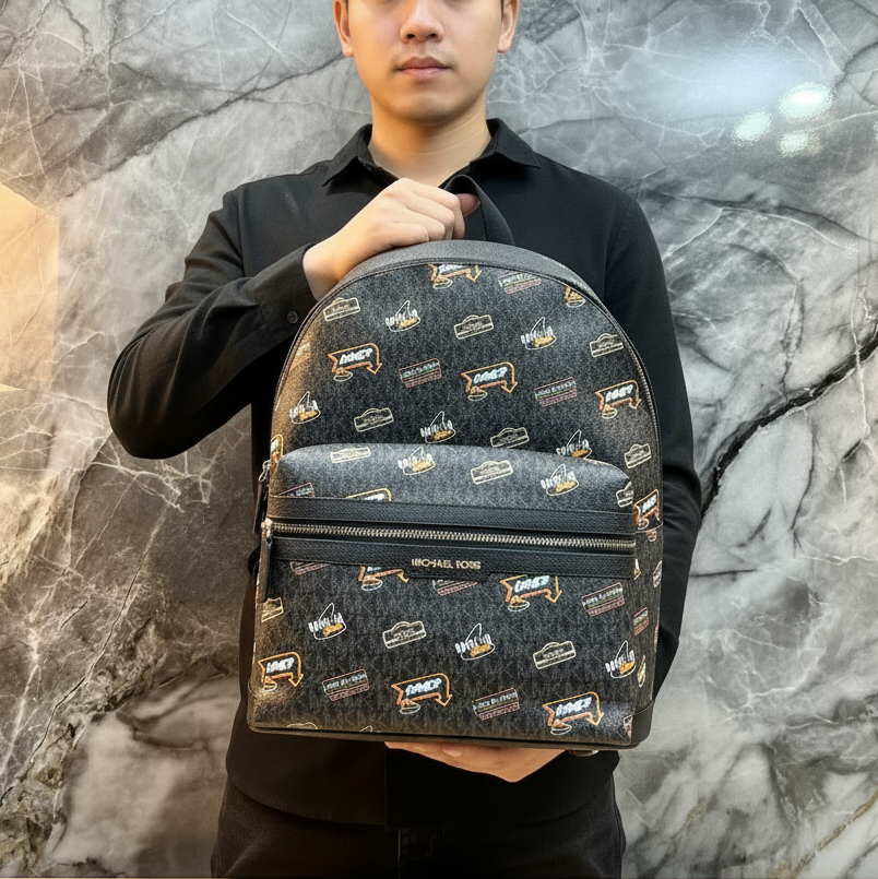 حقيبة ظهر مايكل كورس كوبر مزينة بشعار العلامة التجارية - أسود