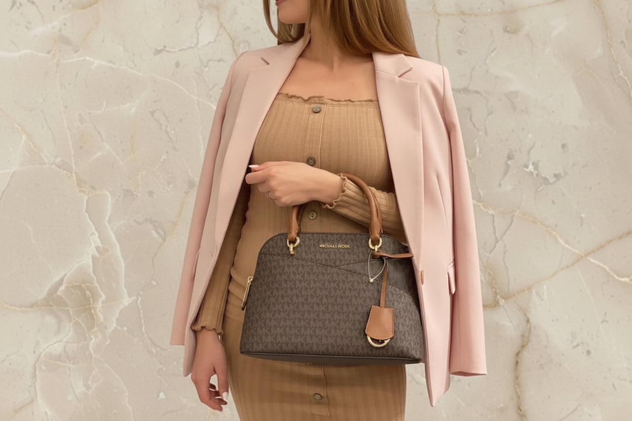 MICHAEL KORS CINDY DOME MEDIUM IN SIGNATURE LOGO BROWN