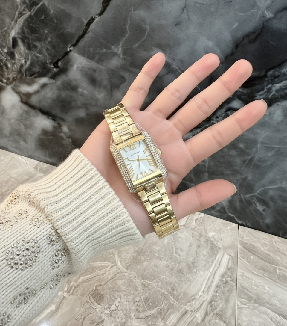 ساعة مايكل كورس إيمري ذهبية اللون - صغيرة مستطيلة