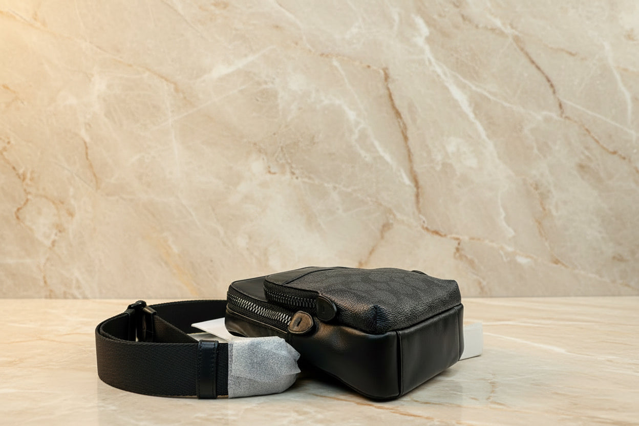 تخفيضات‼️ حقيبة ظهر/حقيبة كتف من كوتش جوثام، 13 مجسمًا صغيرًا للرجال، بدون بطاقة تعريف - (منتج تجزئة)