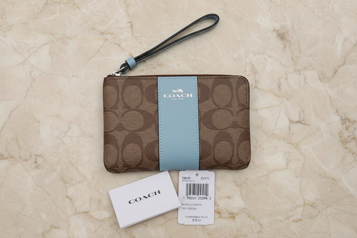 COACH SMALL CORNER SINGLE ZIP WRISTLET - SIGNATURE KHAKI/WATERFALL LIGHT BLUE